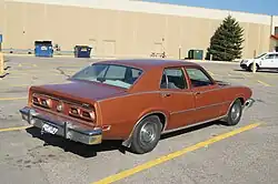 Mercury Comet (1977) met grotere veiligheidsbumper, achteraanzicht