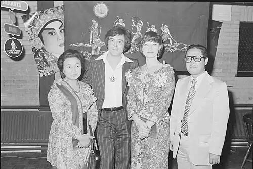 Jack en Elly de Nijs met ambassadegenodigden