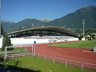 Het in 1993 omgebouwde atletiek- en voetbalstadion in 2013.