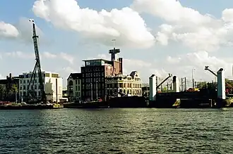 De hefbrug kort voor deze verwijderd werd; voorjaar 2001.