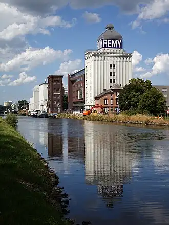 De Remytoren langs de Leuvense Vaart