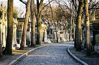 Een laan op Père-Lachaise