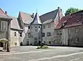 Kasteel Rothschönberg, binnenplaats