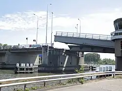 Twee naast elkaar liggende brugvallen