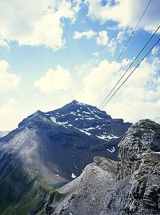 Zicht op Schilthorn vanuit tussenstation Birg