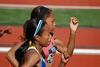 Muna Lee (voorgrond) zij aan zij met Allyson Felix, Olympic Trials 2008