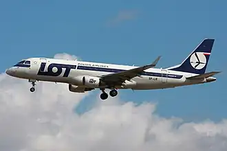 Een Embraer ERJ175 van LOT Polish Airlines