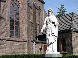 Heilig Hartbeeld voor de sacristie