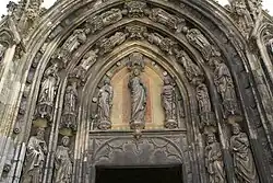 Neogotische sculptuur Noordportaal