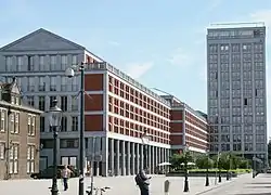 Overzicht laagbouw, noordelijke kopgevel en westgevel