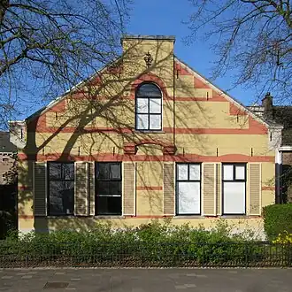 Een van de voormalige directeurswoningen bij de gevangenis