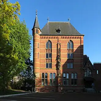 Het voormalige physische lab op de hoek met de Verlengde Visserstraat