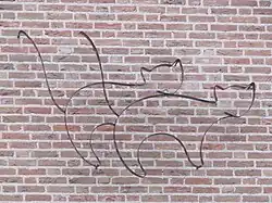 'Twee katten' op gevel van het gemeentehuis te Mill