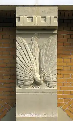 Fries in de gevel van meubelfabriek Nederland in de Blekerstraat in Groningen, dat wordt toegeschreven aan Van der Lee. (2011)