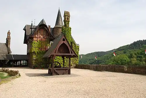 De 50 meter diepe put op de binnenplaats