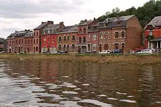 N96 bij Dinant aan de linkeroever van de Maas (Avenue des Combattants)