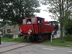Stoomtrein met loc 3 ‘Bison’ tussen Goes en Hoedekenskerke te Kwadendamme.