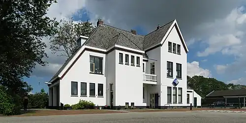 Het voormalige stationsgebouw (nu politiebureau) (2012)