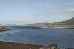 Brug over de Kyle of Tongue vanaf de westelijke zijde in Achuvoldrach