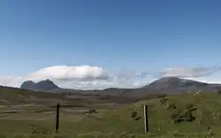 Suilven (links) en Canisp vanaf het zuidoosten