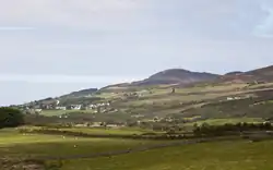 Tongue vanaf het pad naar Ben Loyal met links de steile weg naar Bettyhill