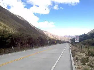 De E582 in het Nationaal Park El Cajas