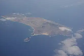 Het eiland Porto Santo, gezien vanuit een vliegtuig.