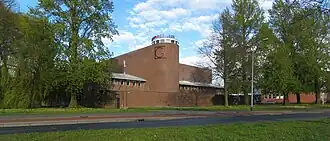 Een van de gebouwen van het Gomarus College aan het Vondelpad in de Groninger wijk De Wijert.