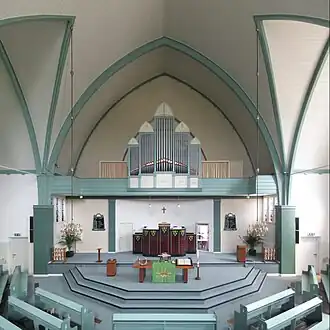 Het interieur van de kerk, gezien vanaf het balkon (2012)