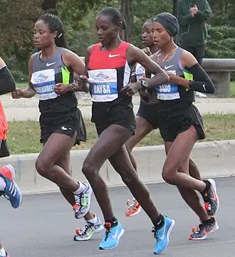 Atsede Baysa (midden) in 2012