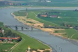 De Friesenbrücke over de Eems voor de aanvaring van 3 december 2015