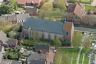 luchtfoto van de Larrelter kerk