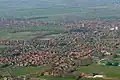 Luchtfoto uit 2013: op de voorgrond Upgant-Schott; op de achtergrond rechts Marienhafe met de markante toren; links op de achtergrond Osteel
