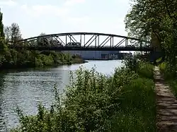 Zicht op Beatrixhaven en de brug bij Itteren