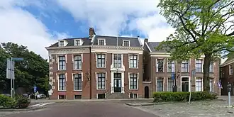 Het Coulonhûs aan de Doelestraat in Leeuwarden, waarin de Fryske Akademy na de oprichting in 1938 werd ondergebracht (2013)