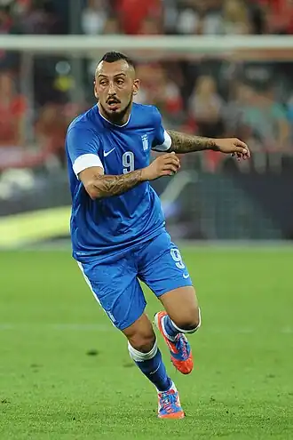 Mitroglou spelend voor Griekenland in 2013.
