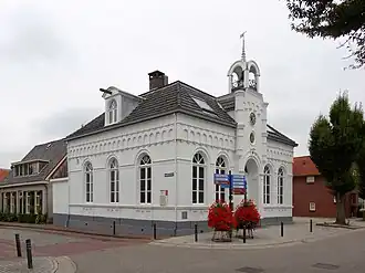 Het voormalige gemeentehuis van Diepenheim anno 2013