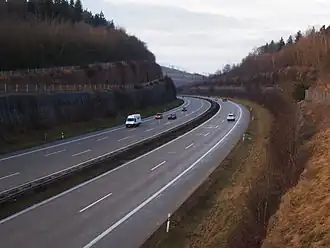 Albaufstieg van de A7 zuidelijk van de Agnesburgtunnel, hier als afdaling (Abstieg) richting het noorden. (2014)