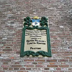 Gevelsteen in de Sint-Vituskerk van Tietjerk.