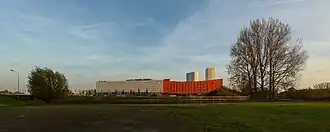 Hete Kolen (oranje) met links het Alfa-college en daarachter de Euroborg en de Stoker en Brander.