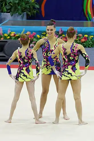 Kaat Dumarey (links), Ineke Van Schoor (midden) en Julie Van Gelder (rechts) op het wereldkampioenschap acrogym 2014