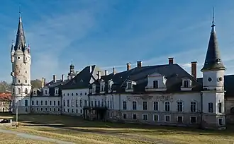 Het vervallen paleis in 2014