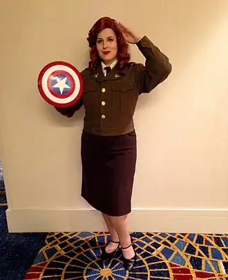 Cosplayer als Agent Peggy Carter tijdens Dragon Con 2014.