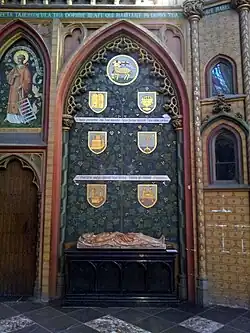 Neogotische wandschildering koor