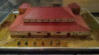 Maquette van de villa in het Thermenmuseum in Heerlen. Voor- en achterzijde