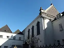 Kapel met aanbouwen vanaf de Calvariestraat