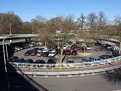 Parkeerterrein in de 'krul'