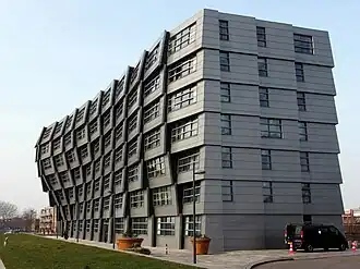 Gevel met een parametrisch patroon bij woningen in Almere.