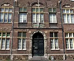 Ambachtsschool, detail gevel