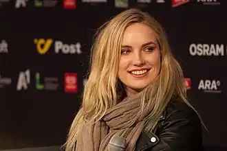 Molly Sterling tijdens het Eurovisiesongfestival 2015